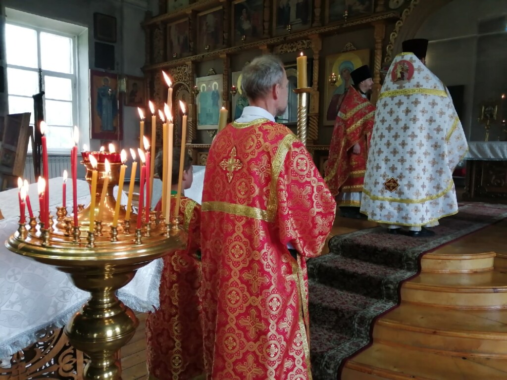 Храм Воскресения Словущего в селе Колычево