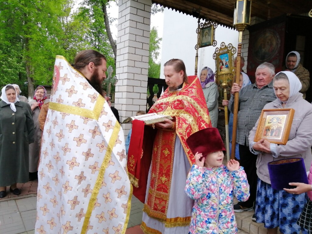 Храм Воскресения Словущего в селе Колычево